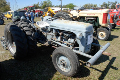 1952 Ferguson TO-30, SN TO-74028, owned by Al Hoyt. This tractor has dual rears.